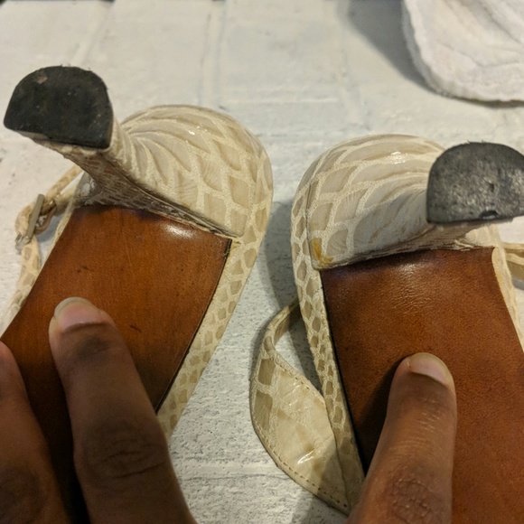 Stuart Weitzman Creme Slingback Shoe - Picture 6 of 6